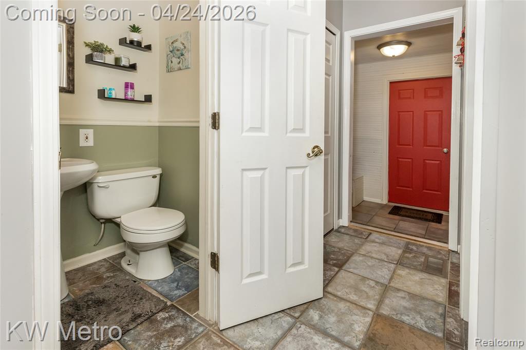 1025 Crystal Wood Drive, Davison, MI 48423 — Photo 14