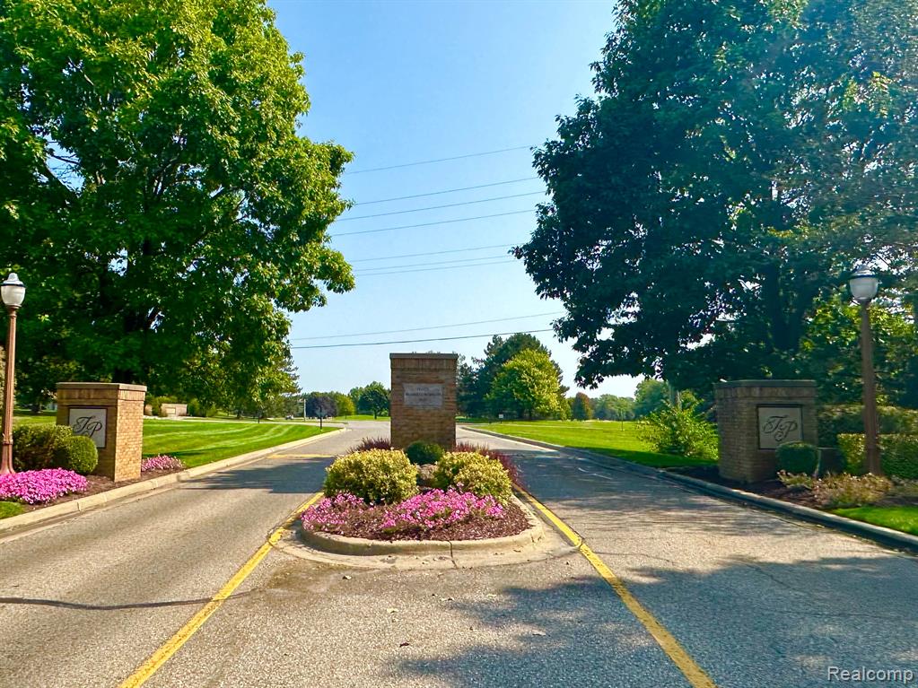 4674 Cottonwood Drive, Ann Arbor, MI 48108 — Photo 51