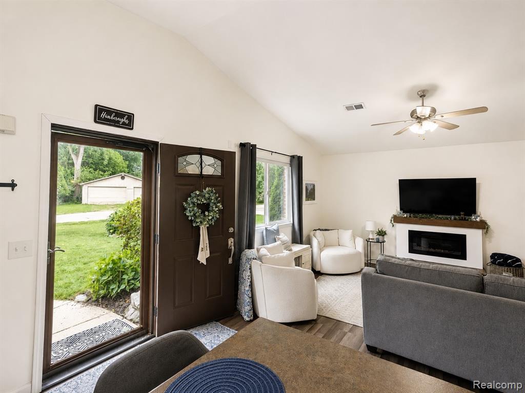 4097 Chenlot Lane, Waterford, MI 48328 — Photo 11