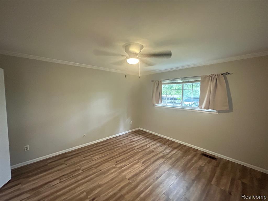 595 E FOX HILLS Drive, Bloomfield Hills, MI 48304 — Photo 15