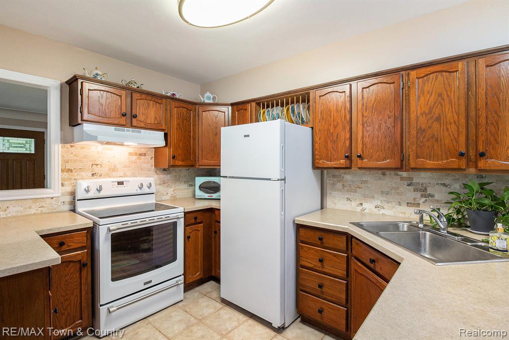 407 N McKinley Road, Flushing, MI 48433 — Photo 7