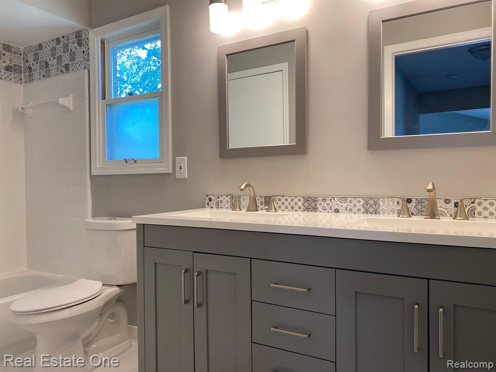 46552 MORNINGSIDE Drive, Macomb, MI 48044 — Photo 10