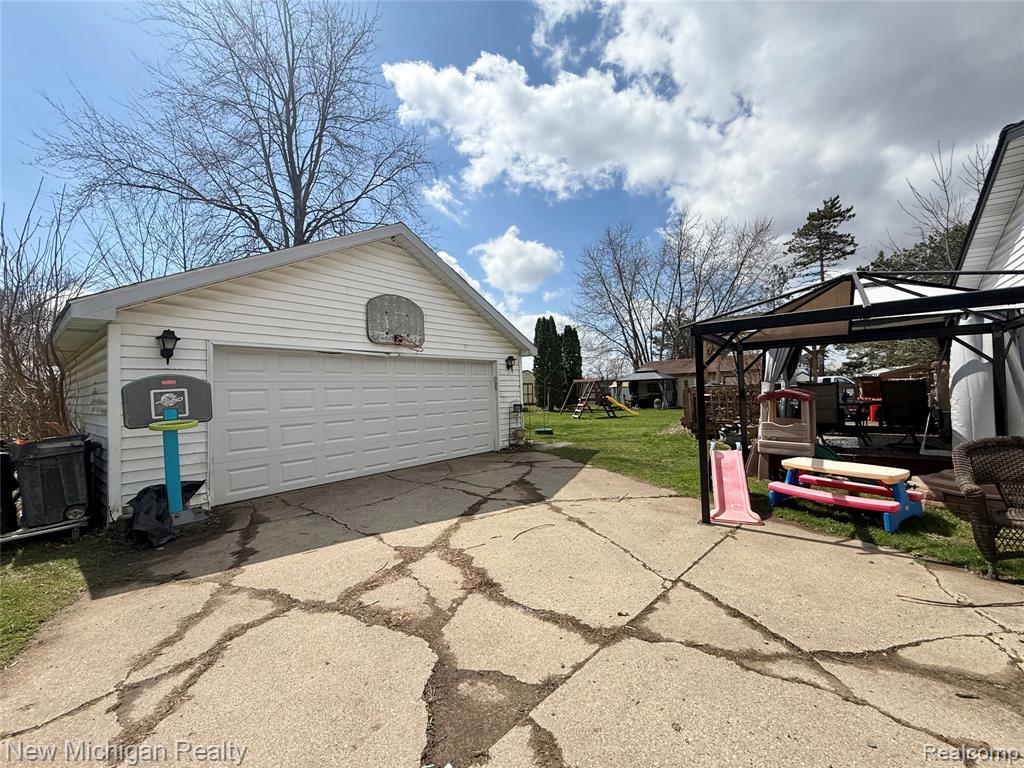 1054 Ransom Drive, Grand Blanc, MI 48507 — Photo 23