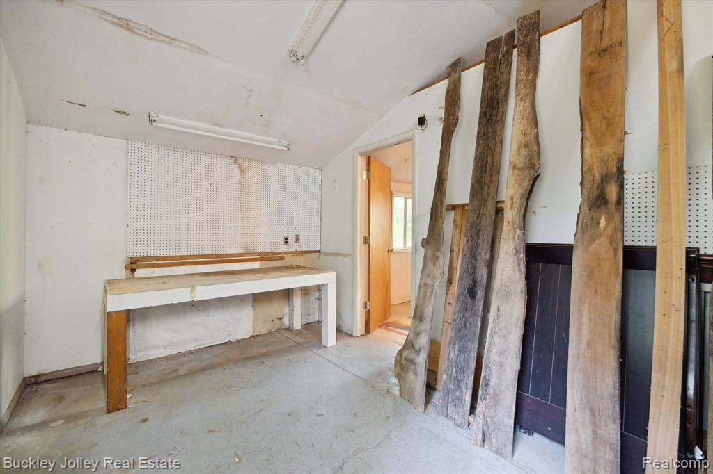 9319 FAUSSETT Road, Fenton, MI 48430 — Photo 31
