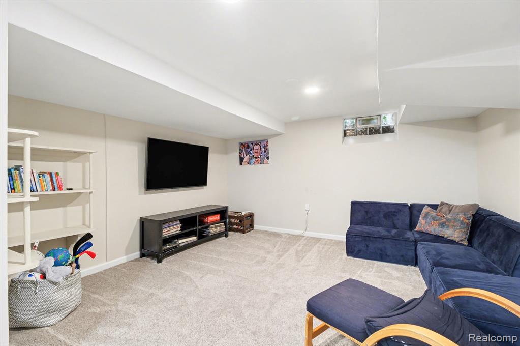 26079 York Road, Huntington Woods, MI — Photo 20