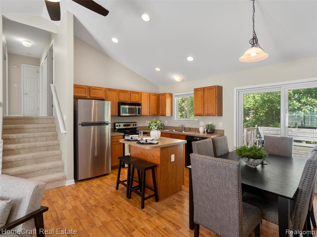5930 FORESTAL Drive, Waterford, MI 48327 — Photo 12