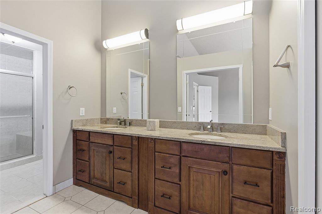 7154 Westchester, West Bloomfield, MI — Photo 29