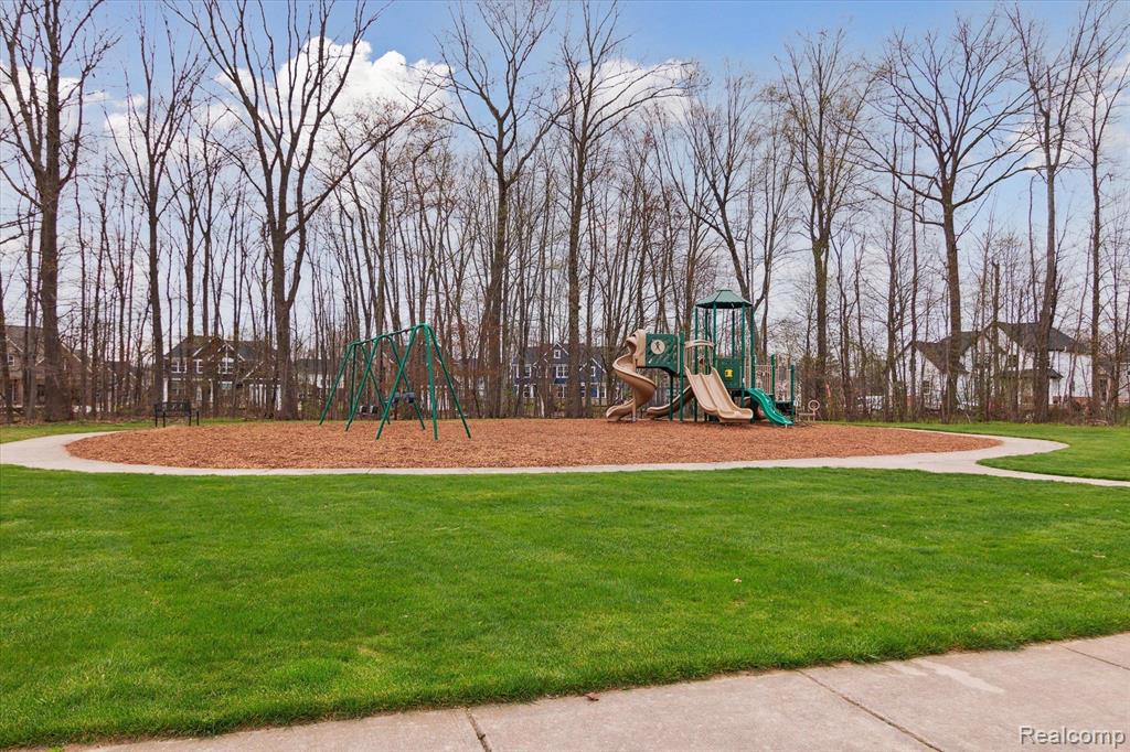 571 HUDSON Circle, South Lyon, MI 48178 — Photo 54