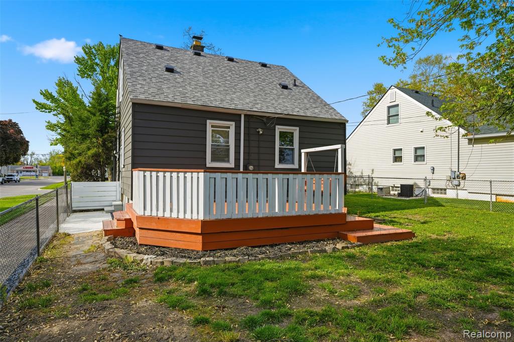 756 Cloverlawn Boulevard, Lincoln Park, MI 48146 — Photo 26
