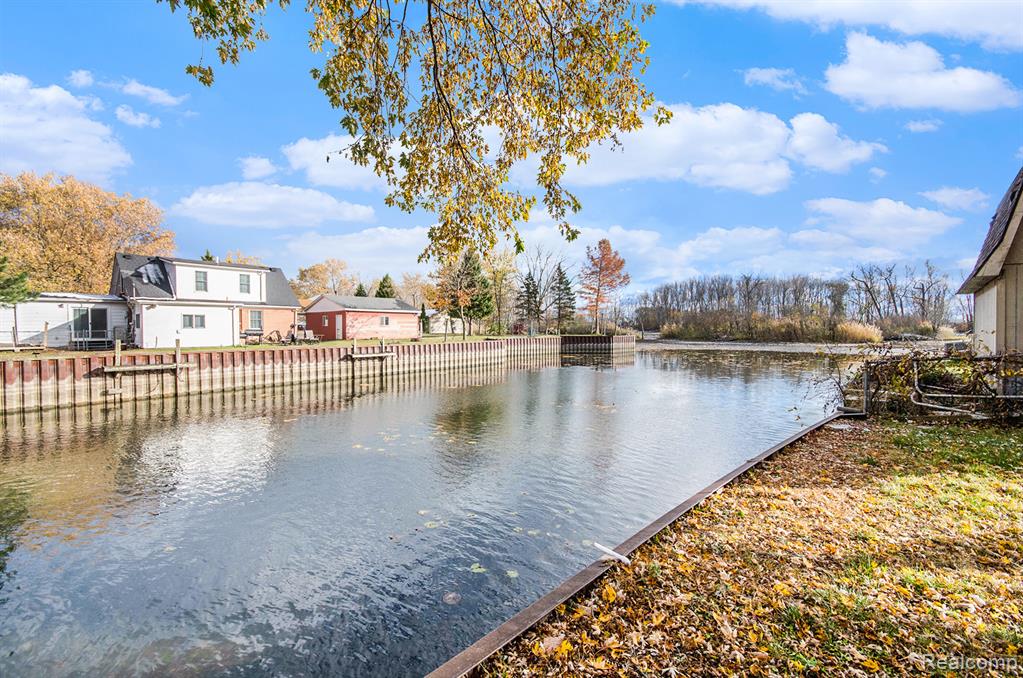 35381 Dern Drive, Brownstown, MI — Photo 15