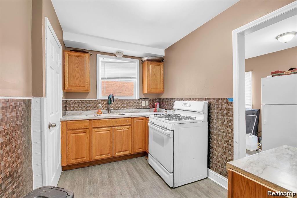 8362 CLOVERLAWN Street, Detroit, MI 48204 — Photo 13