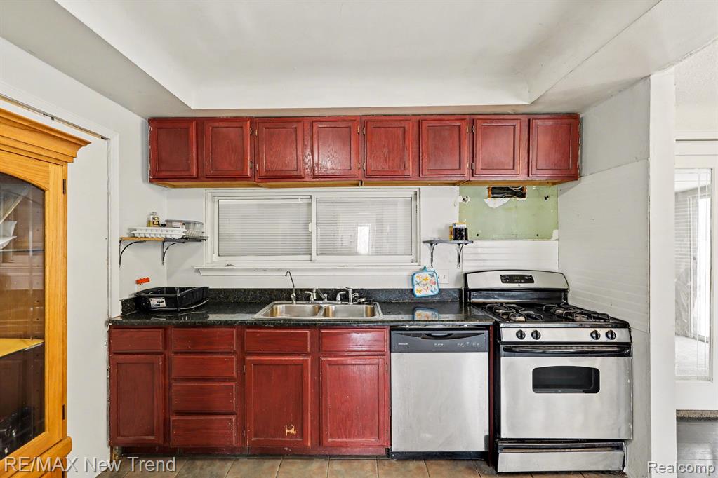 2174 Middlebelt Road, West Bloomfield, MI 48324 — Photo 11