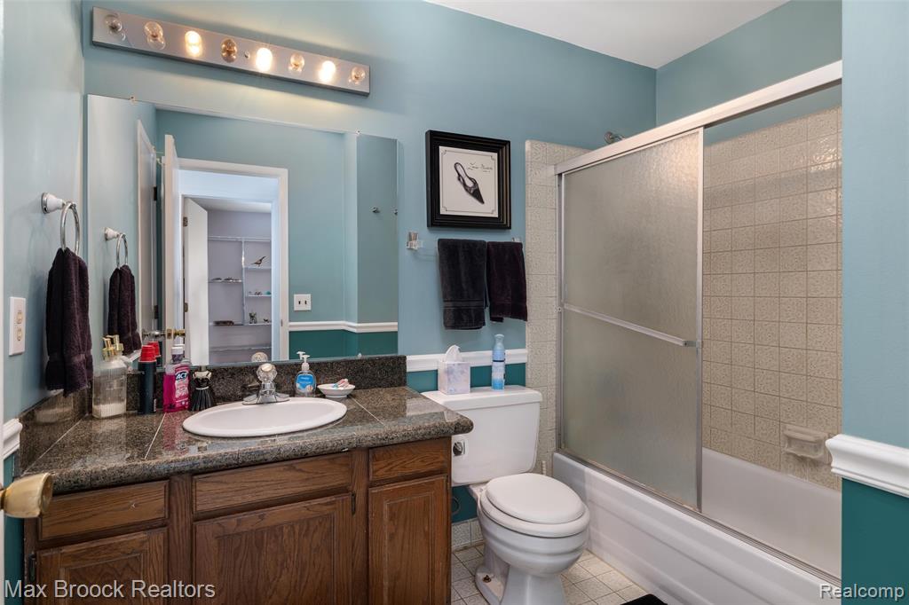 5495 Kingsfield Drive, West Bloomfield, MI — Photo 25