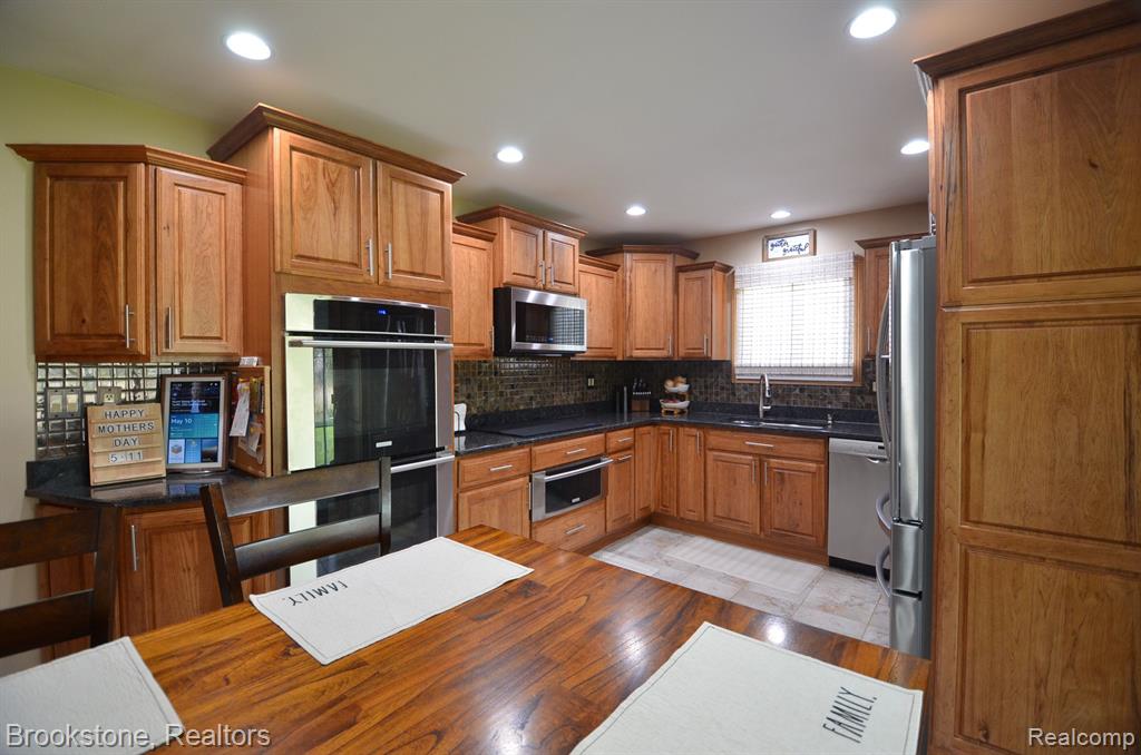 4856 CLINTON WAY Drive, Waterford, MI 48328 — Photo 19