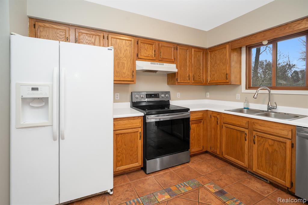 4654 Siebert Road, Waterford, MI 48328 — Photo 9