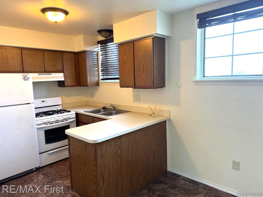 8171 DENWOOD Drive, APT 1, Sterling Heights, MI 48312 — Photo 10