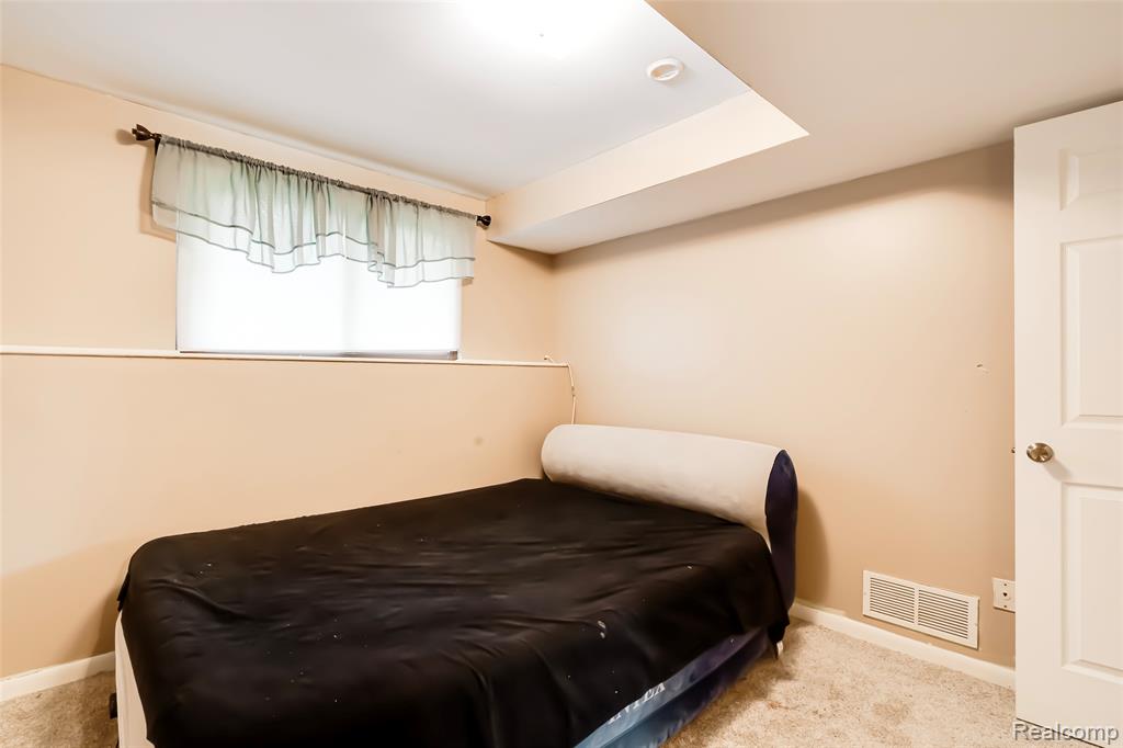24705 Colonial Drive, Woodhaven, MI 48183 — Photo 35