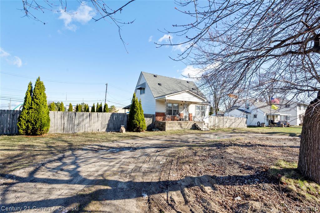 1721 E Woodward Heights Boulevard, Hazel Park, MI 48030 — Photo 2