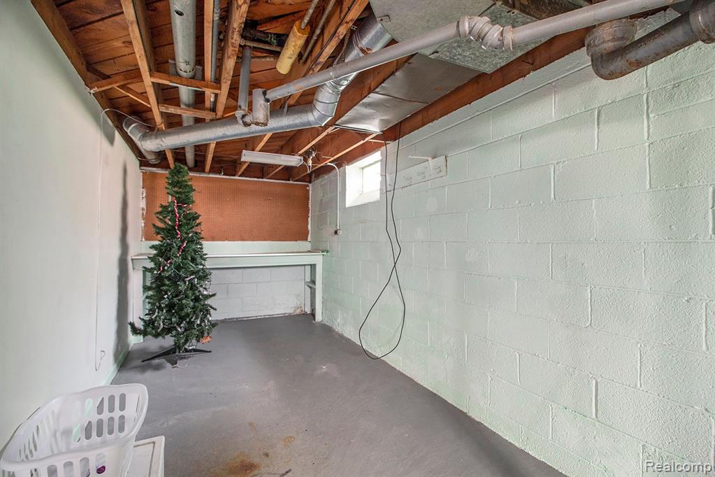 9592 SARASOTA, Redford, MI 48239 — Photo 20