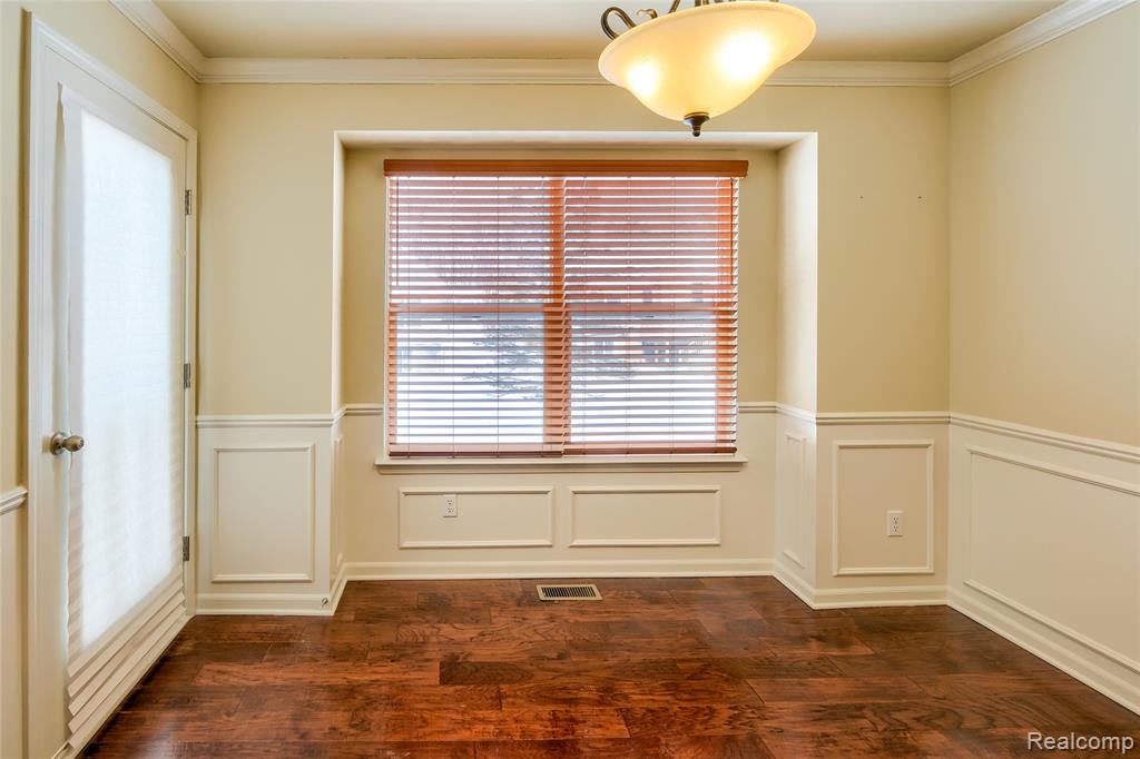 4503 Cross Creek Boulevard, Burton, MI 48509 — Photo 15