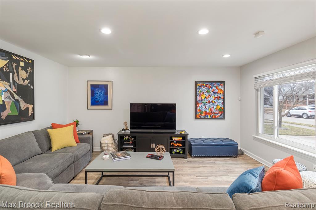 501 S Edgeworth Avenue, Royal Oak, MI 48067 — Photo 18