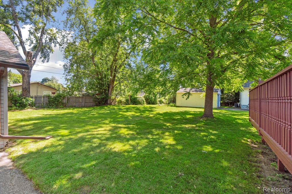 4235 RED ARROW Road, Flint, MI 48507 — Photo 27