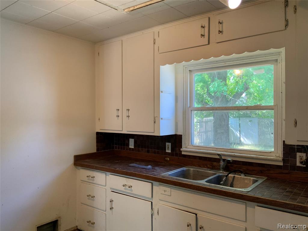 910 Hubbard Avenue, Flint, MI 48503 — Photo 9