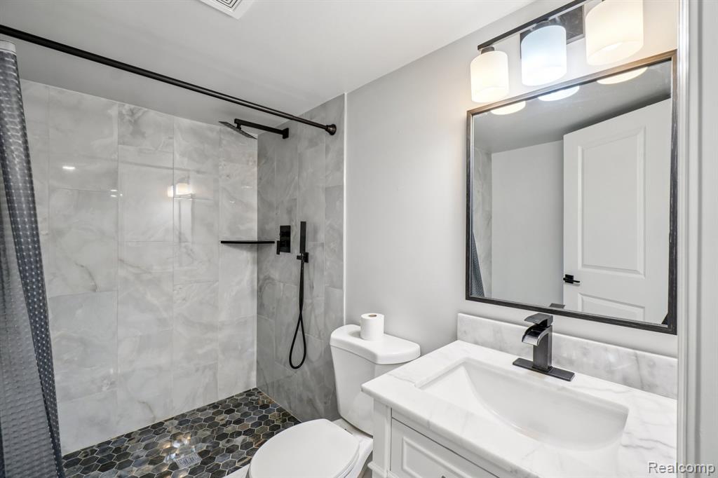 1156 Sycamore Drive, Rochester, MI 48307 — Photo 21