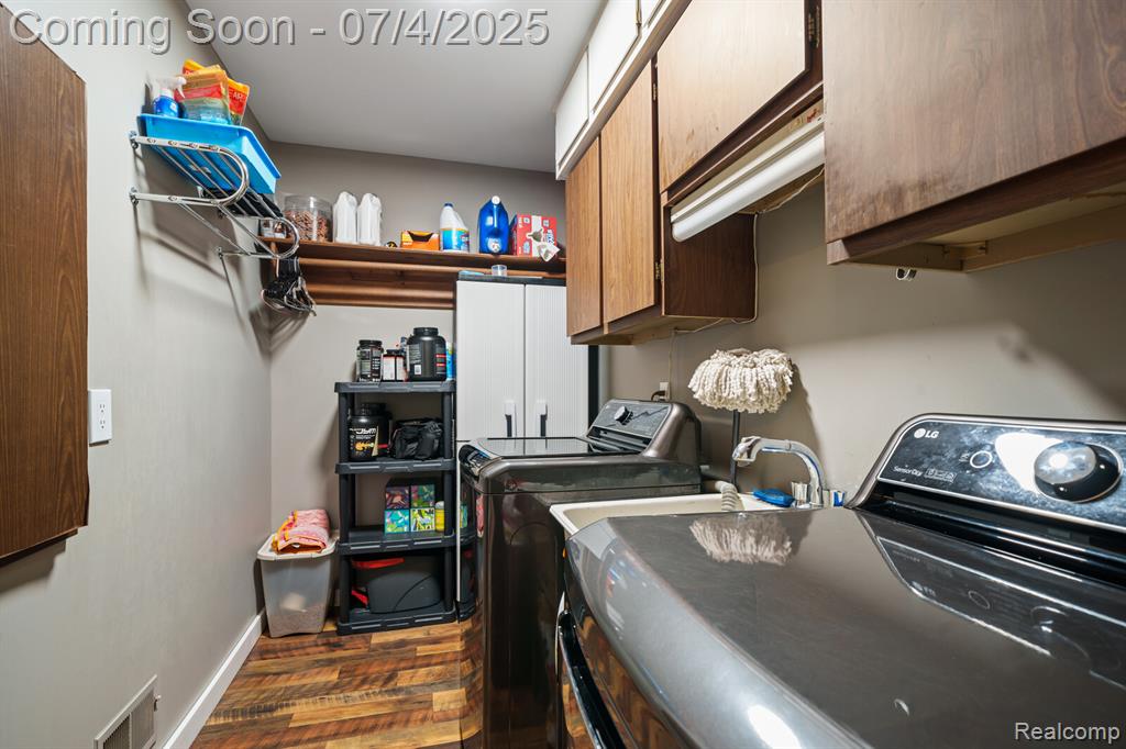 46314 Rockledge Drive, Plymouth, MI 48170 — Photo 21