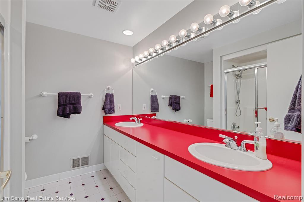 38008 Seaway Court, Harrison Township, MI — Photo 24