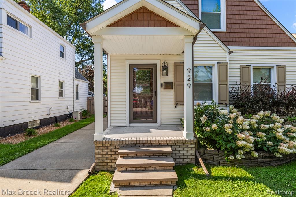 929 Cambridge Road, Berkley, MI 48072 — Photo 22