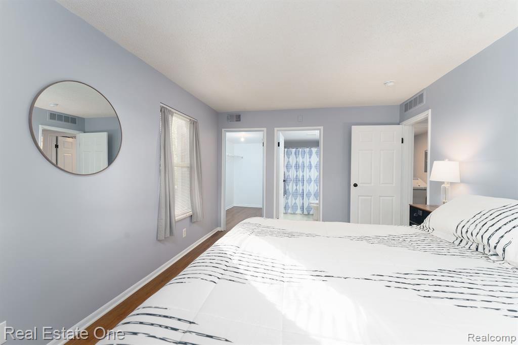 61121 GREENWOOD Drive, South Lyon, MI 48178 — Photo 14
