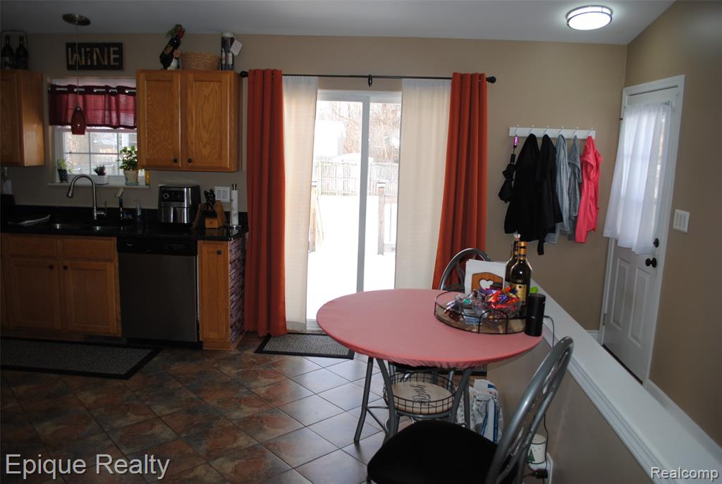 750 Applegate Drive, Marysville, MI 48040 — Photo 8