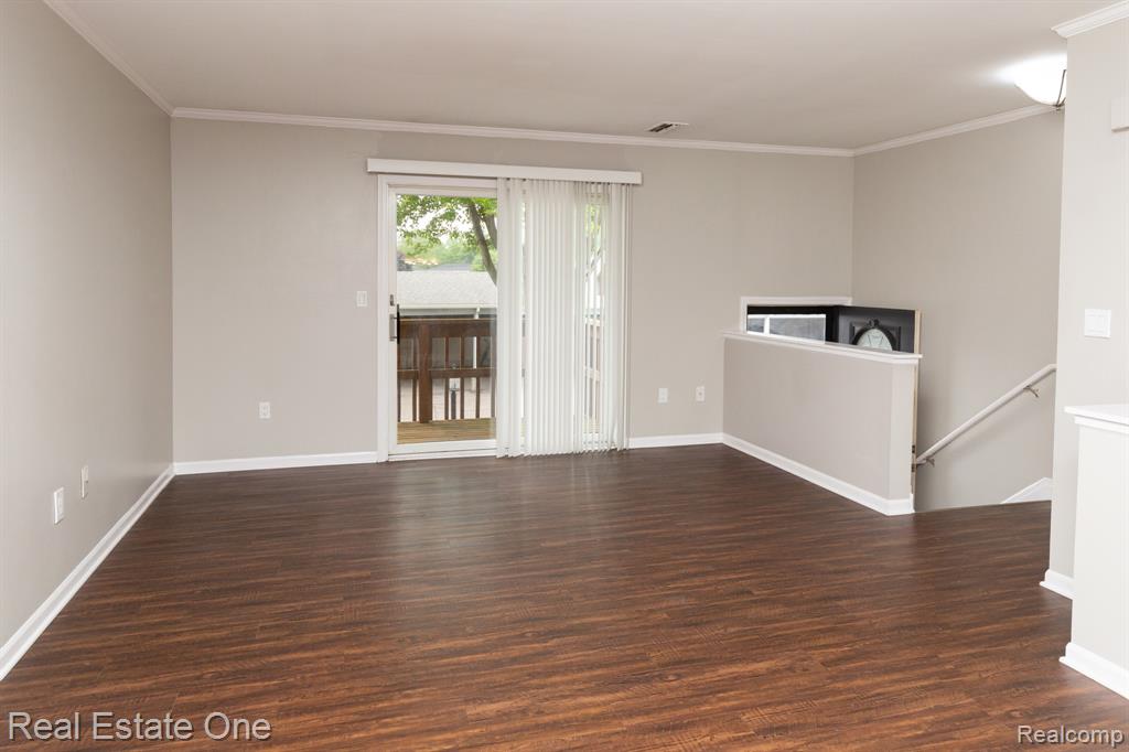 233 PINEWOOD Circle, Plymouth, MI 48170 — Photo 5