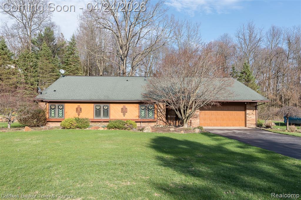 5415 Prairie View, Brighton, MI 48116 — front exterior