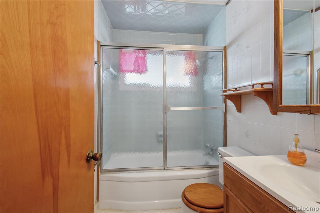 8326 Elm Street, Taylor, MI 48180 — Photo 17