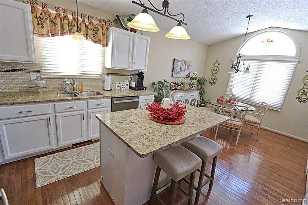 35053 KNOLLWOOD Lane, Farmington Hills, MI 48335 — Photo 31