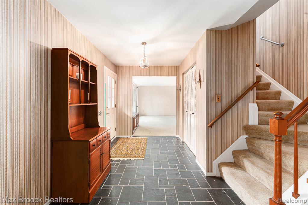 942 S Shady Hollow Circle, Bloomfield Hills, MI 48304 — Photo 9
