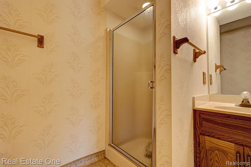 9045 E BLUEWATER Drive, Clarkston, MI 48348 — Photo 34