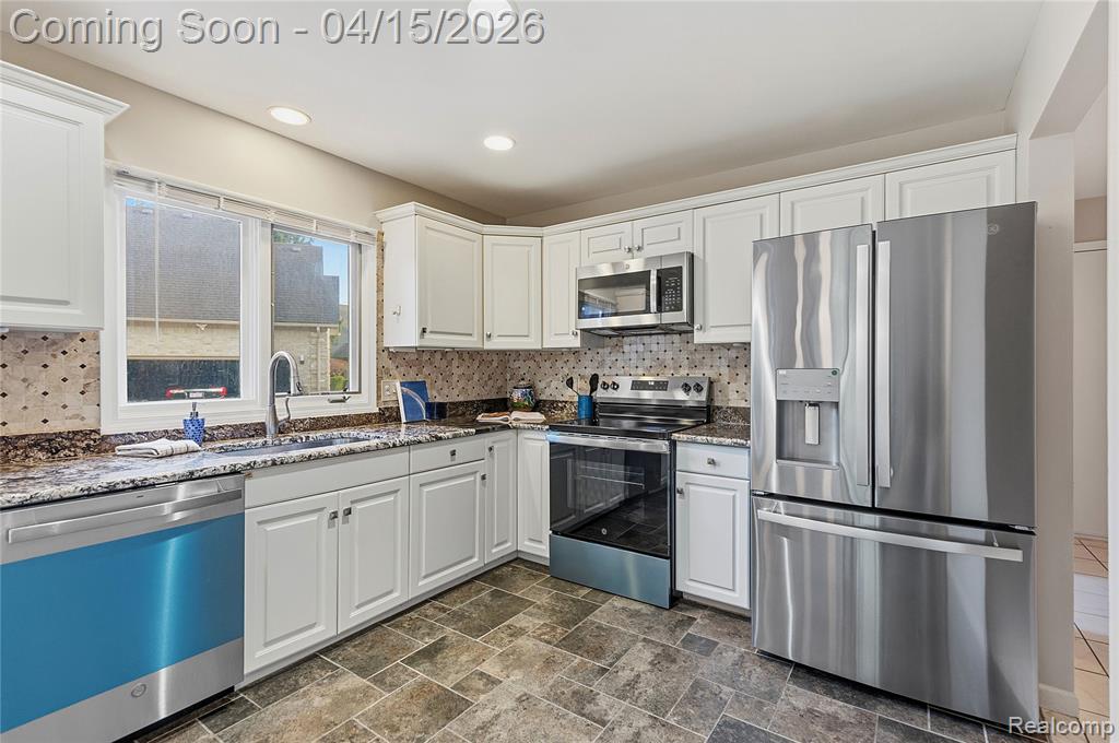 14855 Brompton Court, Shelby Twp, MI 48315 — Photo 16