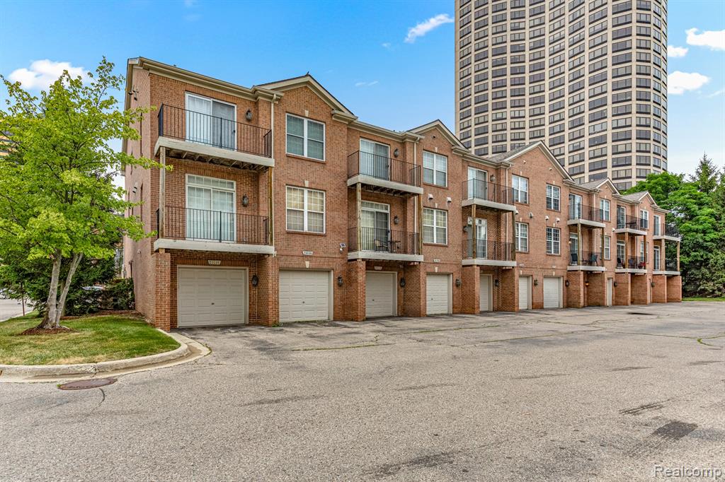 20110 Rodeo Court, Southfield, MI 48075 — Photo 2