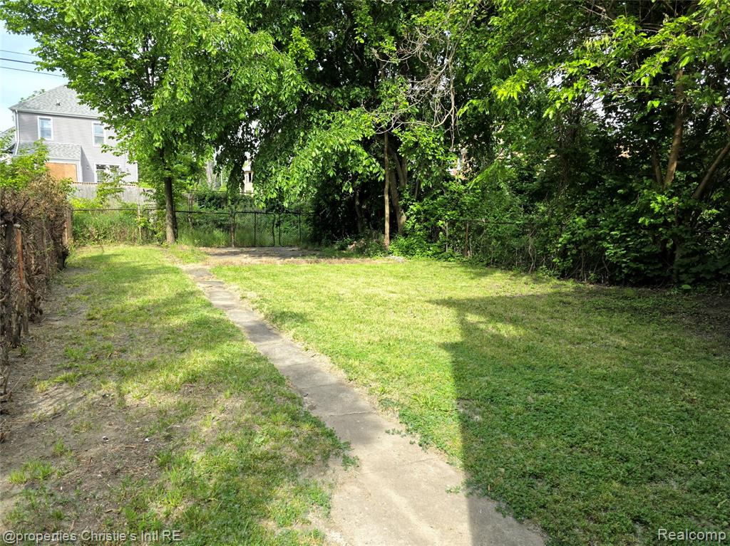 2927 Seyburn Street, Detroit, MI 48214 — Photo 32