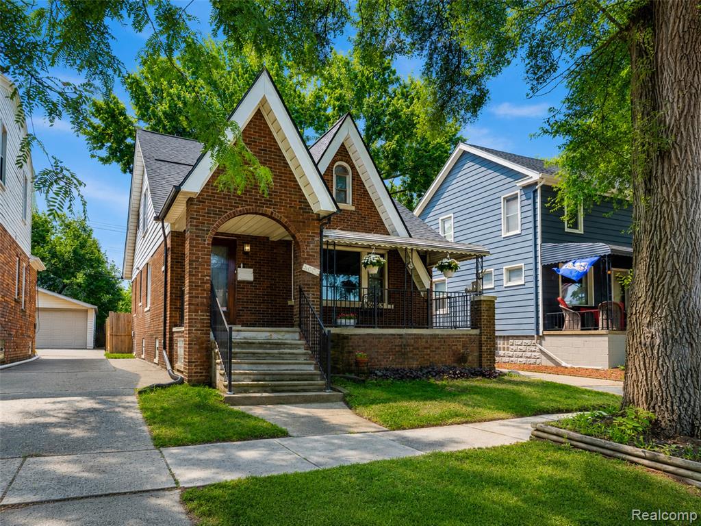 8090 Helen Street, Center Line, MI 48015
