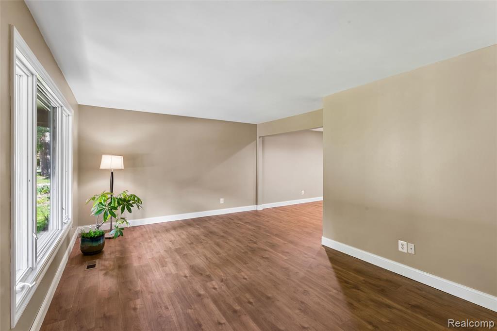 5327 Olde Saybrooke Road, Grand Blanc, MI 48439 — Photo 4