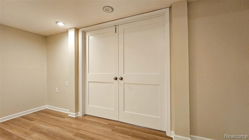 715 Lakeside Drive, Waterford, MI 48328 — Photo 23
