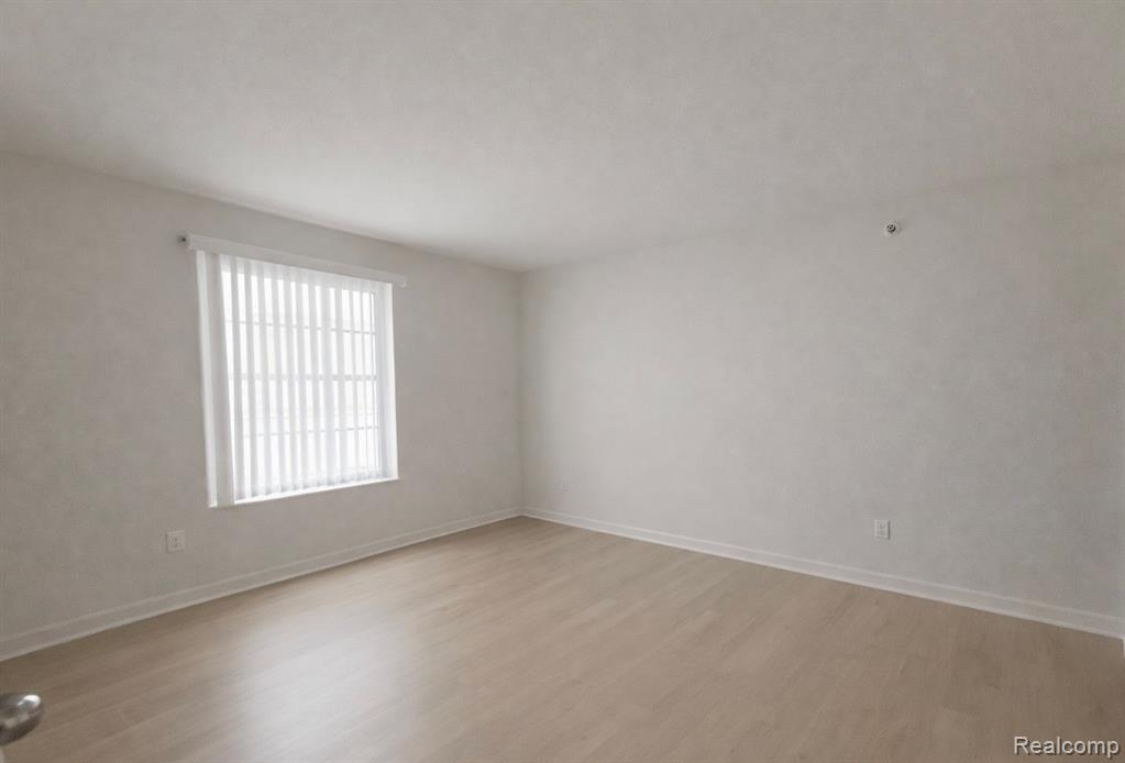 51843 E Pointe Lane, New Baltimore, MI — Photo 12