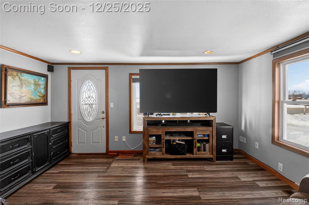 5369 S Mackinaw Road, Bay City, MI 48706 — Photo 8