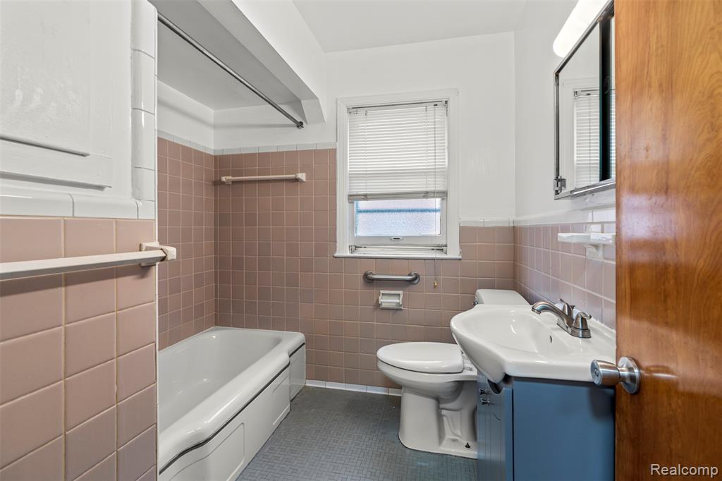 8038 Riverdale Street, Dearborn Heights, MI 48127 — Photo 17