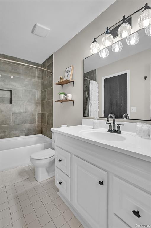 525 WINWOOD Circle, Walled Lake, MI 48390 — Photo 31
