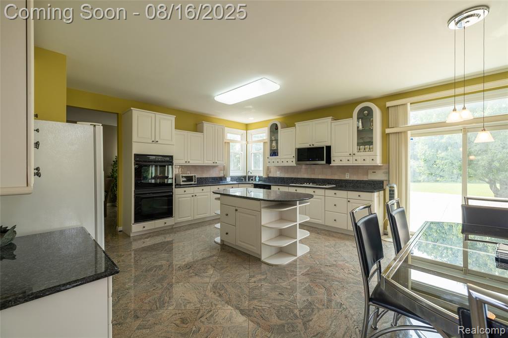 43281 Chester Drive, Sterling Heights, MI 48314 — Photo 25